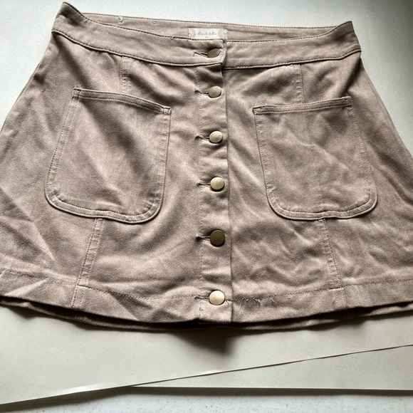 Altar'd State Tan Faux Suede Button Front 2 Pocket Snap Women's Skirt Size M - Picture 2 of 7